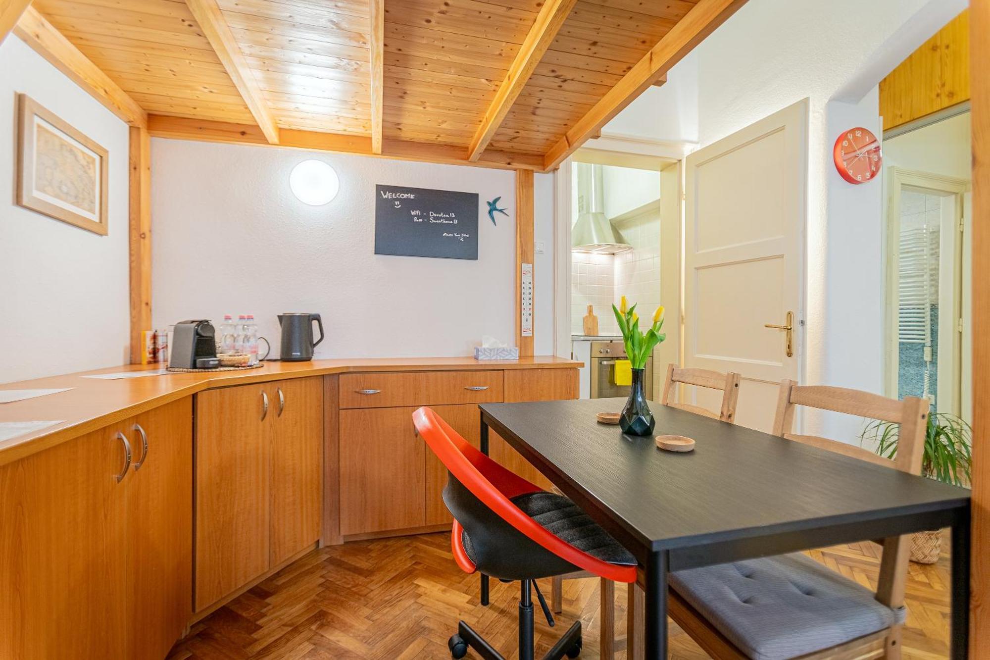 Dorotea - Cosy In The Heart Of * Budapešť