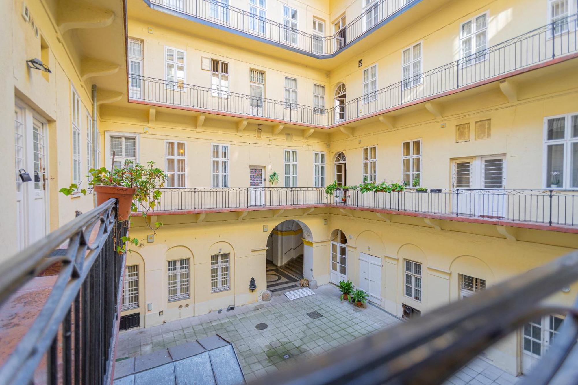 Dorotea - Cosy In The Heart Of * Budapešť